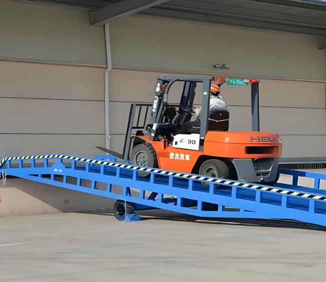 商丘移动式卸货平台（叉车用）